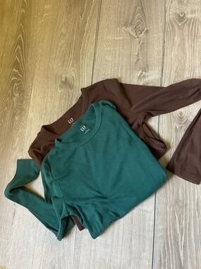 GAP Long Sleeve Crewneck Tops - Green & Brown